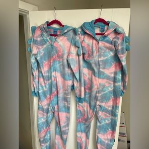 2 onesie Unicorn sleepers, perfect for sleepovers or twins! EUC both Girl 10/12